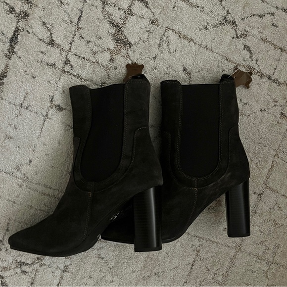 Beautiful RICH BROWN SUEDE BOOTS 🤎 - Picture 4 of 9